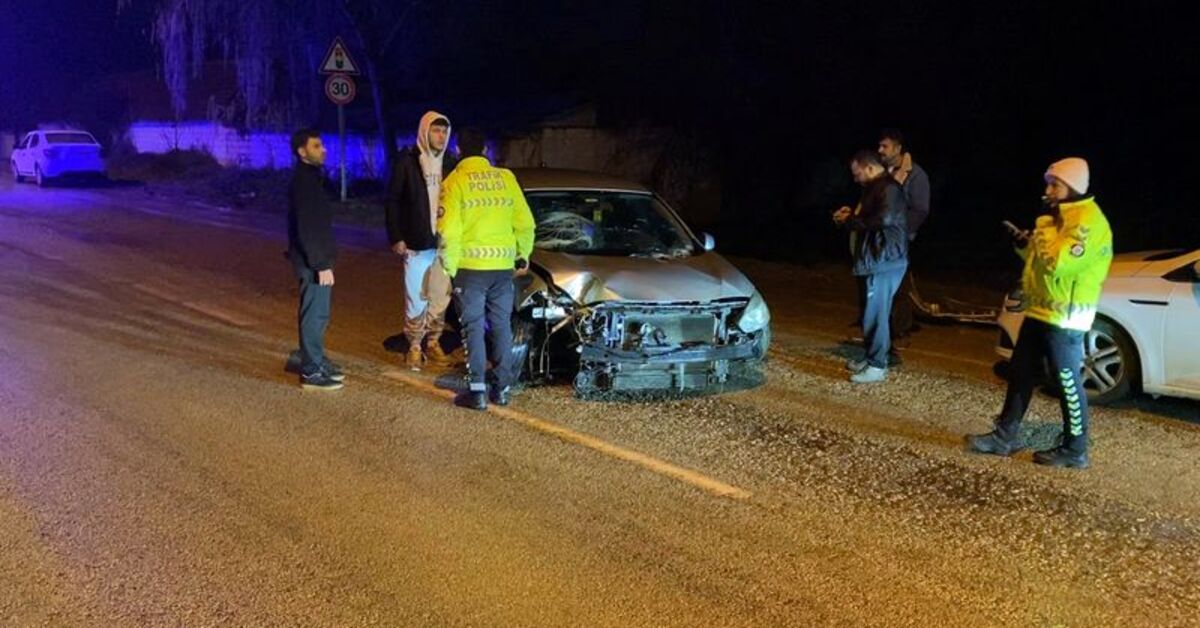 Bursa’da refüje çarpan otomobil karşı şeride geçti: 2 yaralı
