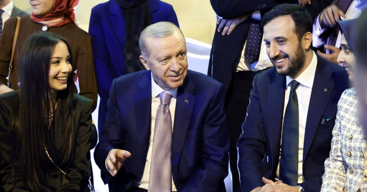 Cumhurbaşkanı Erdoğan, AK Parti İstanbul İl Başkanlığında gençlerle bir araya geldi